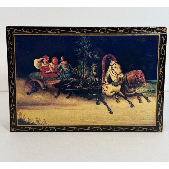 Russian lacquer box featuring a‎ "Troika" scene. Trinket / Jewelry Box - Picture 1 of 11